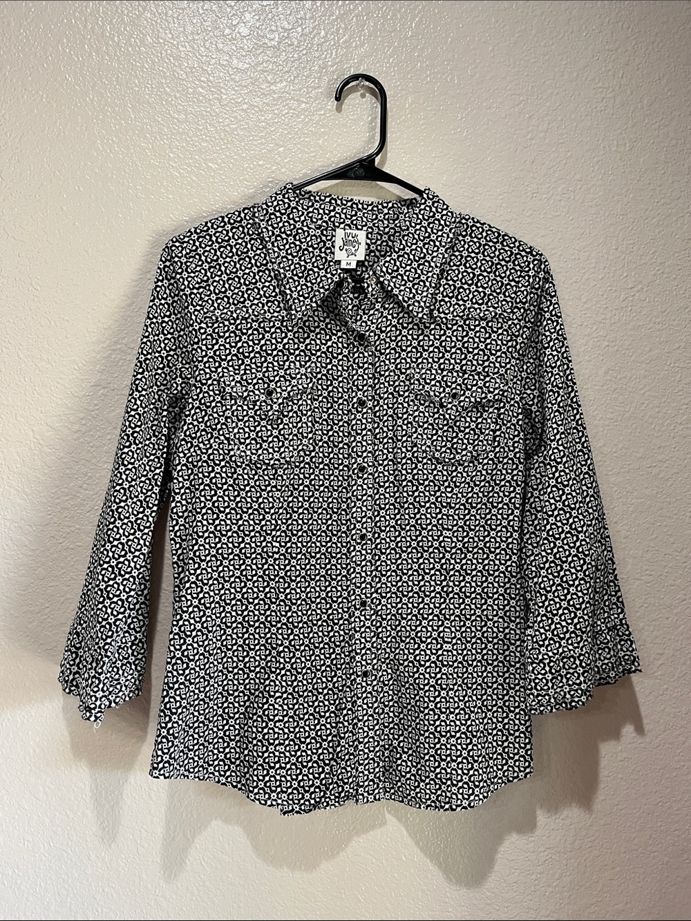 ivy jane Black White Geometric Snap Button-Front Shirt Sz M Casual Hippie Boho